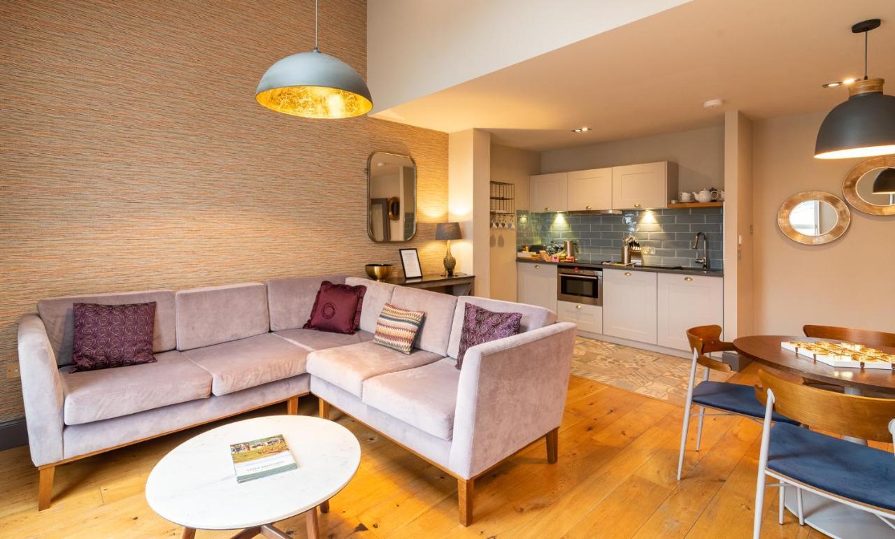 The Lawrance Luxury Aparthotel - הרוגייט מראה חיצוני תמונה