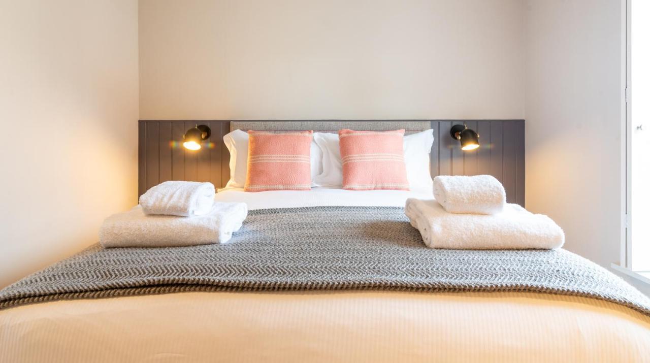 The Lawrance Luxury Aparthotel - הרוגייט מראה חיצוני תמונה
