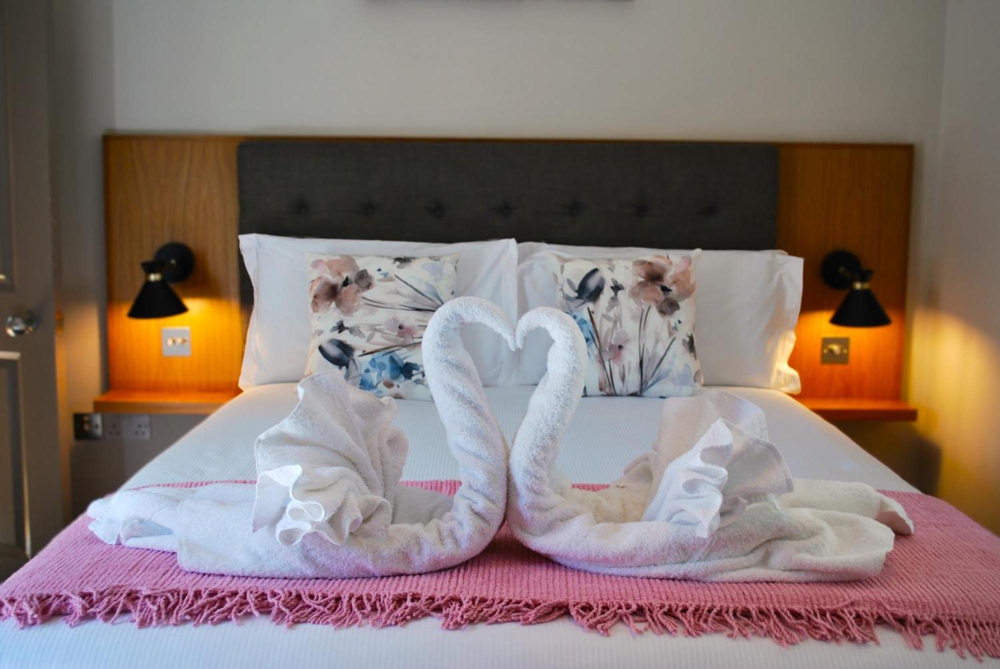 The Lawrance Luxury Aparthotel - הרוגייט מראה חיצוני תמונה