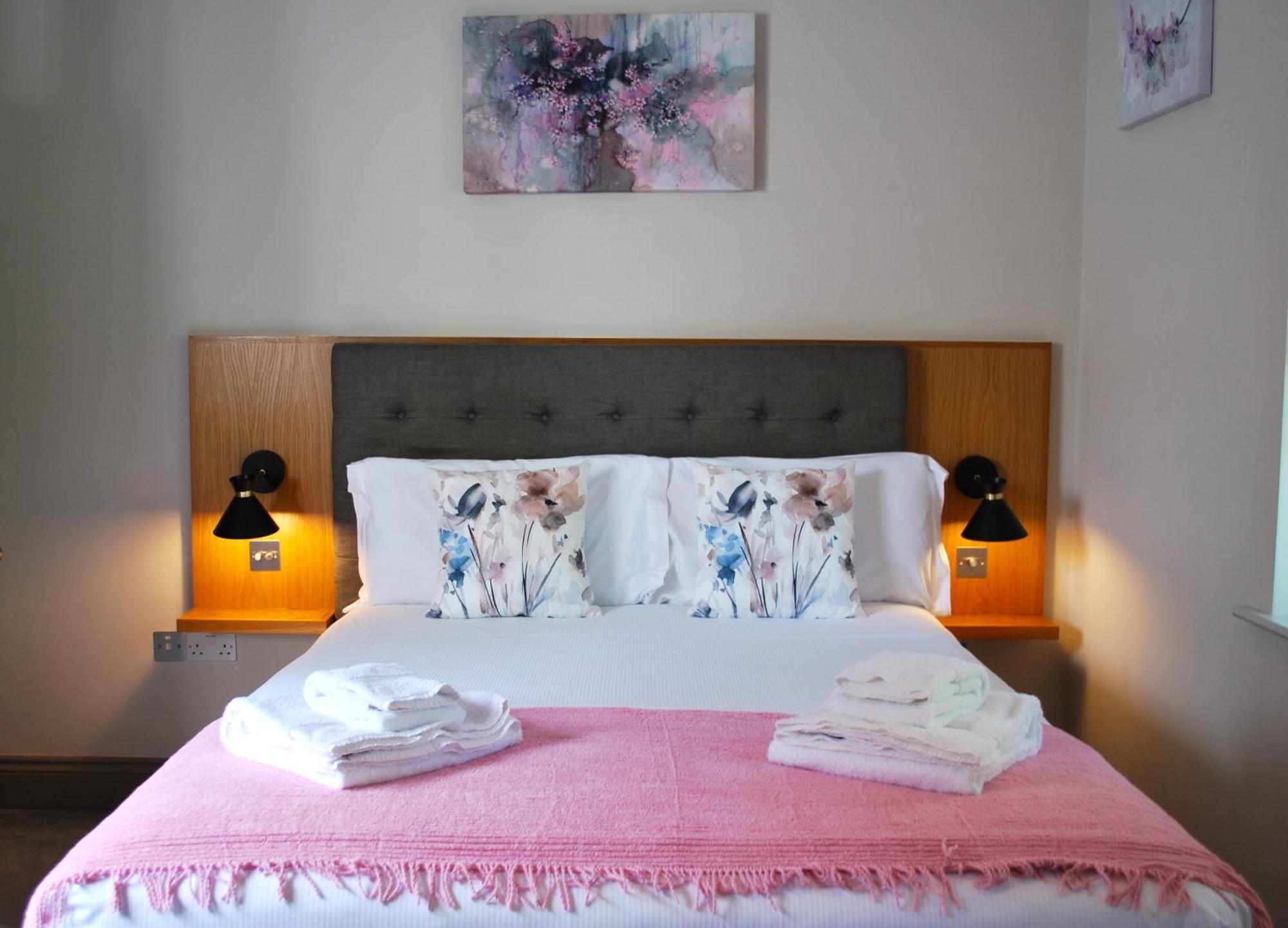 The Lawrance Luxury Aparthotel - הרוגייט מראה חיצוני תמונה