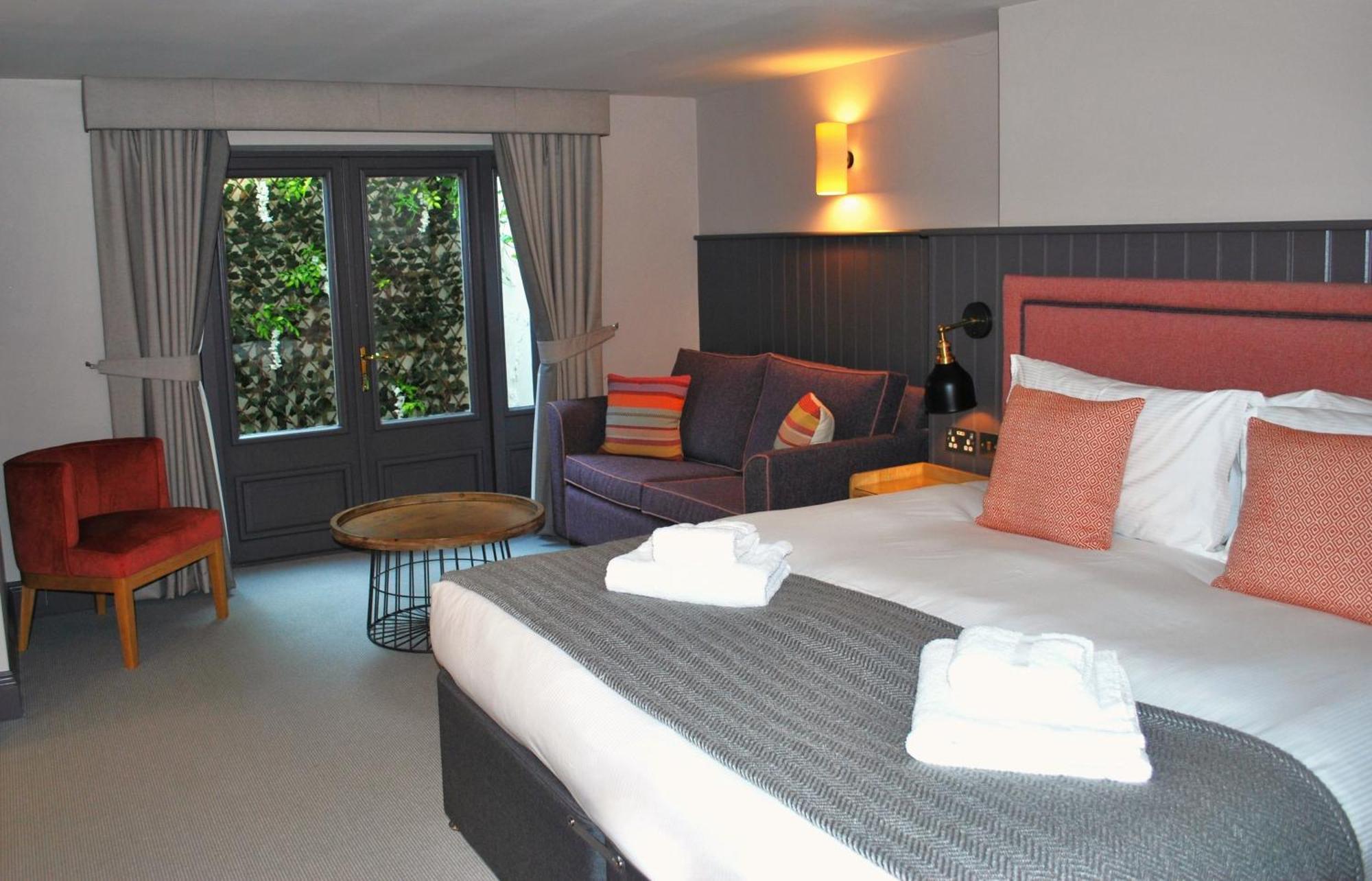 The Lawrance Luxury Aparthotel - הרוגייט מראה חיצוני תמונה
